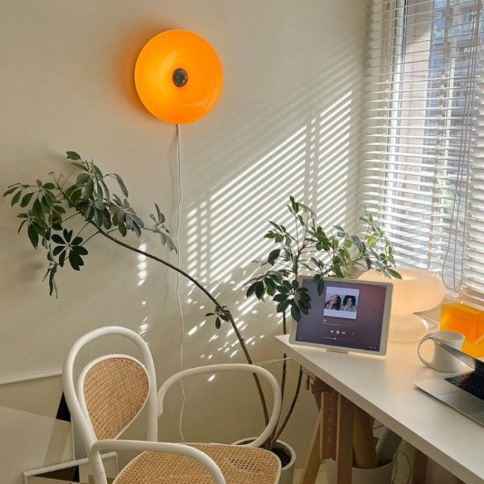 Lumevia - Minimalistische Tisch- und Wandleuchte im Bauhaus-Stil  